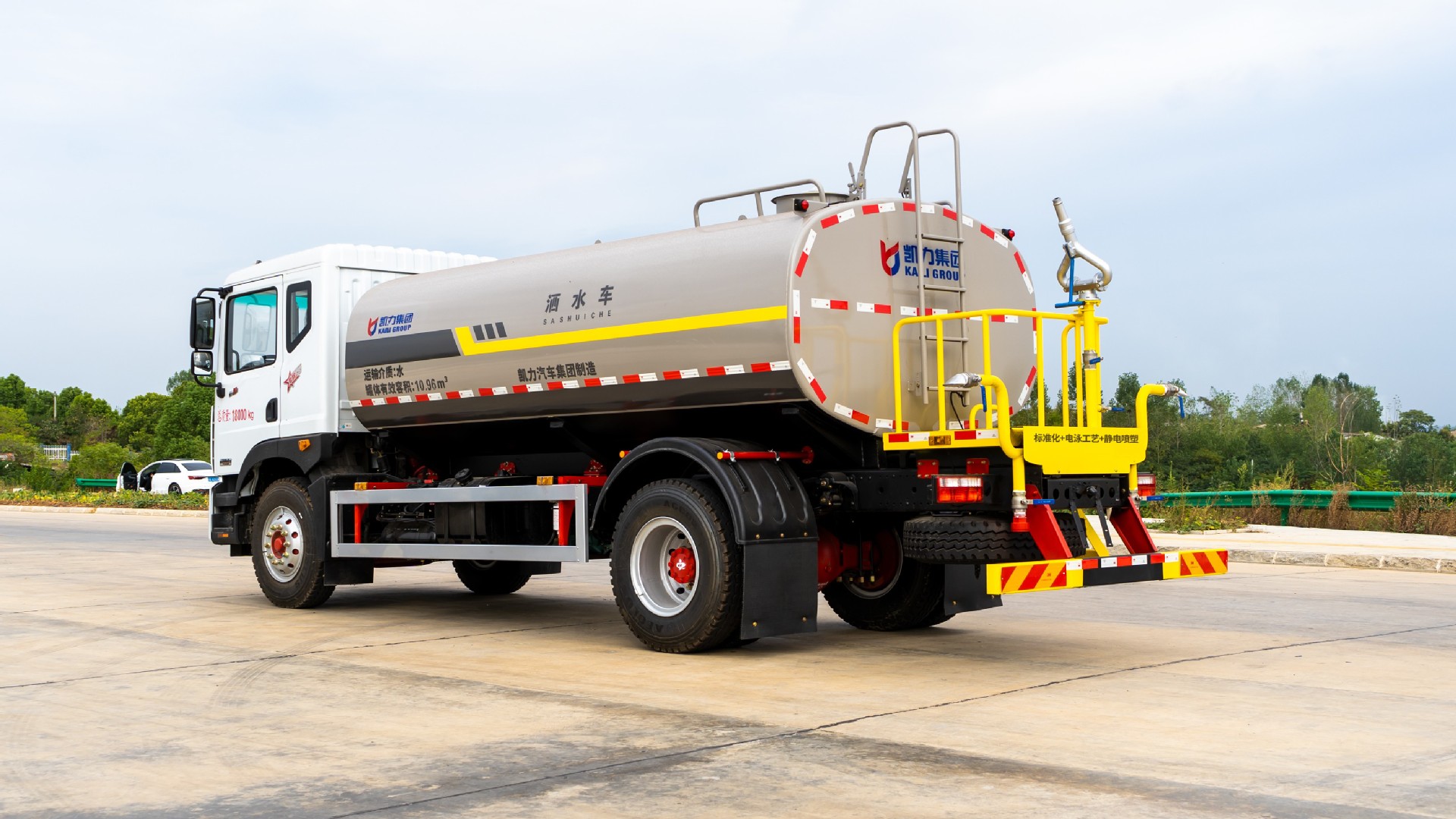 Dongfeng 12-Ton Sprinkler Truck Chengli Greening Spray Truck Engineering Vehicle Stainless Steel Water Transport Truck Water Tank Transport Truck Manufacturer