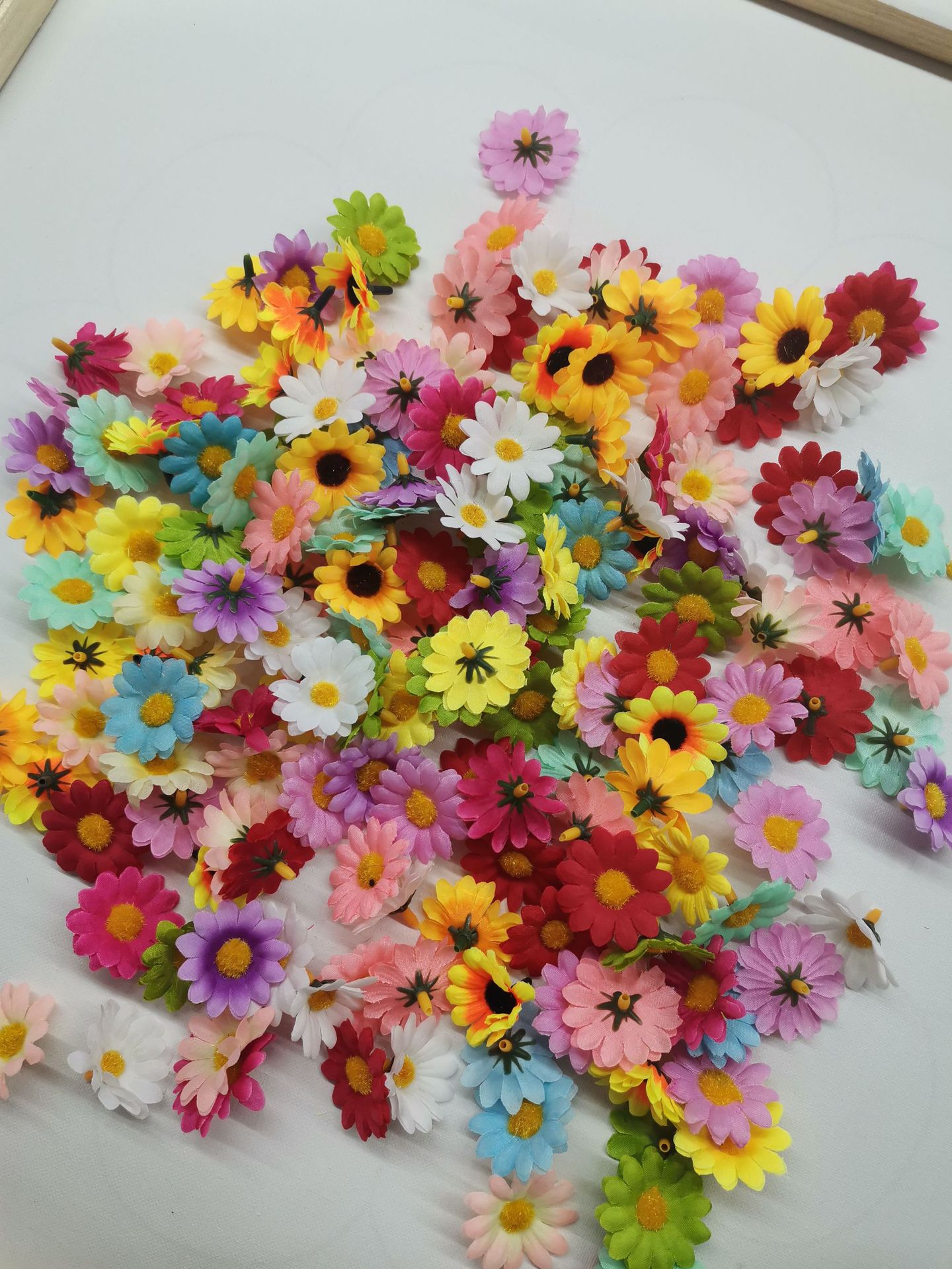 4cm de dos capas pequeño crisantemo girasol flor artificial crisantemo cabeza de flor pequeña Margarita flor artificial