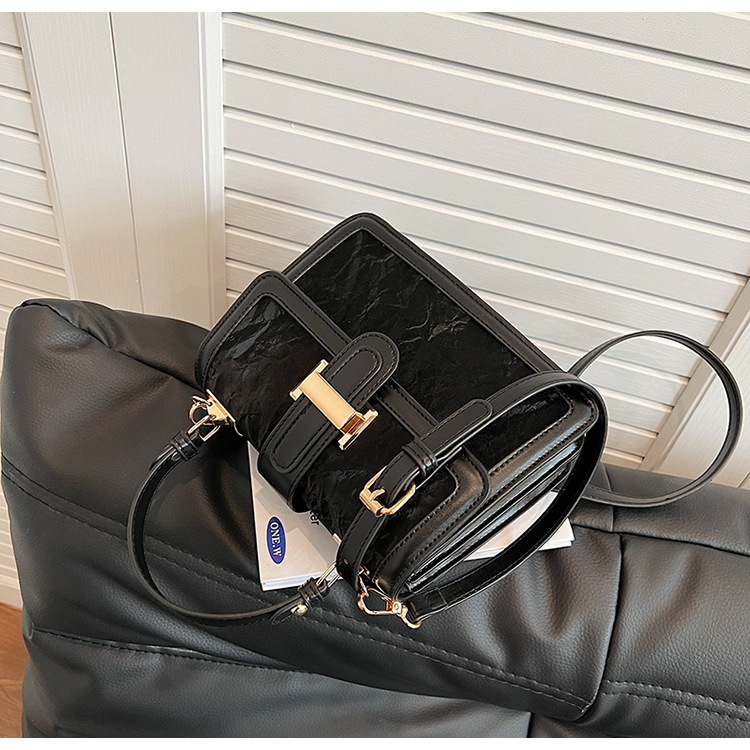 Tämän vuoden suositut laukut naisille 2024 uusi muoti huippuluokan kannettava olkalaukku suuri kapasiteetti crossbody pieni neliö laukku_voghion.com