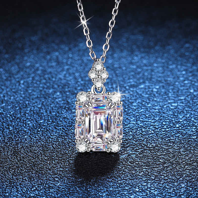 Rectangular pendant with zircon