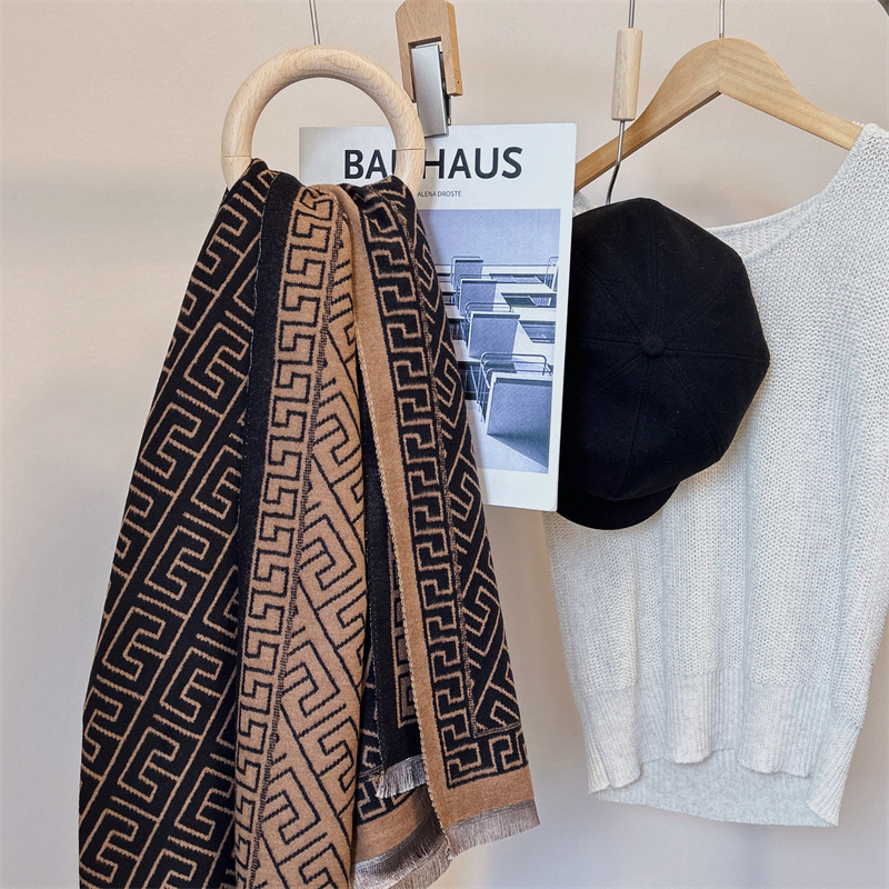 Uusi monipuolinen, yksinkertainen geometrinen kaksipuolinen imitation-kashmirista valmistettu talvilämpö, pitkä huivi shaalin ja viitan kanssa_voghion.com