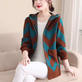 女条纹毛呢外套2025春秋新款中年妈妈大码上衣宽松遮肚子针织开衫
