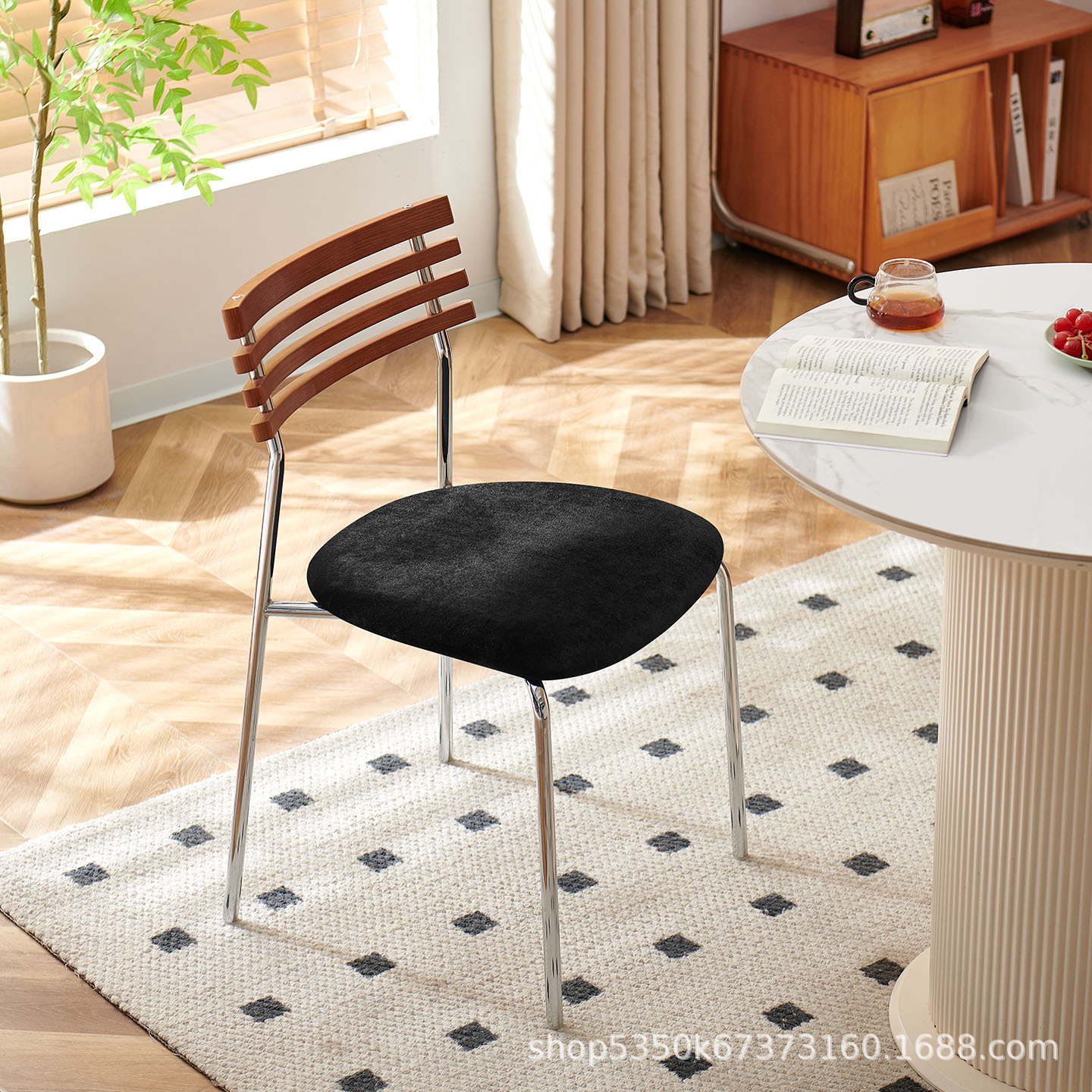 Medieval Style Cafe Milk Tea Shop Chair Factory Wholesale Cream Style Dining Chair Solid Wood Conference Chair Home Dining Table and Chairs