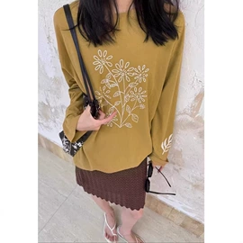 女式衬衫;女式T恤;半身裙