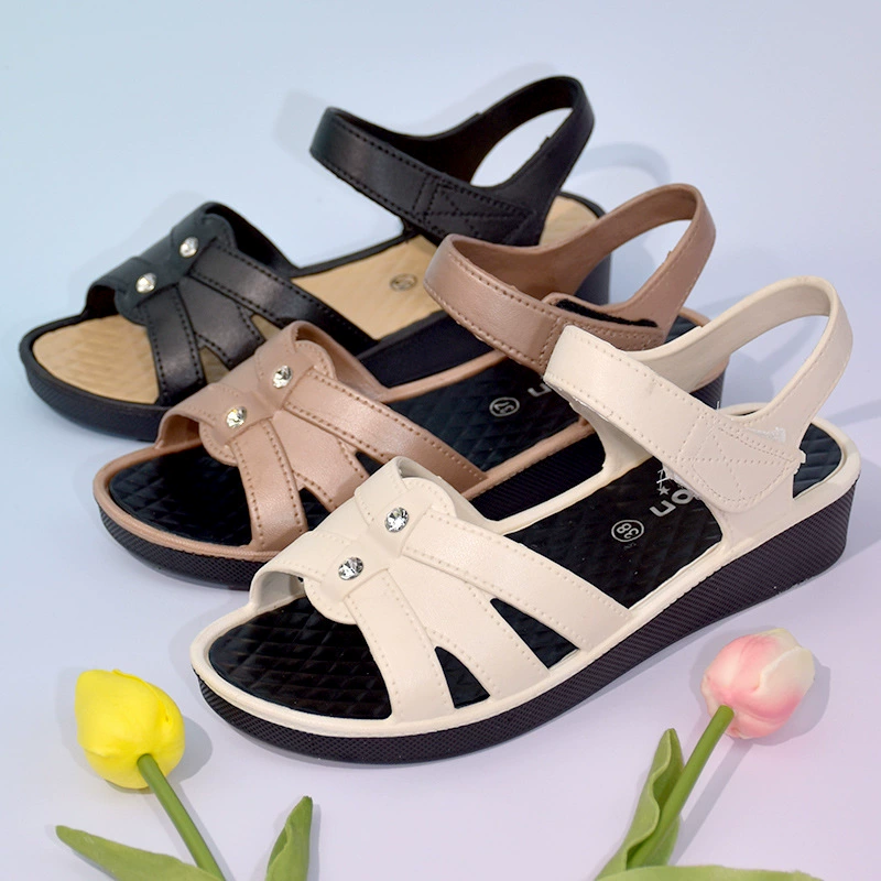 Босоножки на танкетке на толстой подошве, лето 2021, новый стиль, повседневная верхняя одежда, удобные сандалии для людей среднего и пожилого возраста, нескользящая мягкая подошва