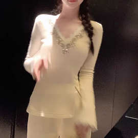 水晶温柔 钻钻睫毛蕾丝V领开叉保暖显瘦打底衫上衣冬女装甜美风潮