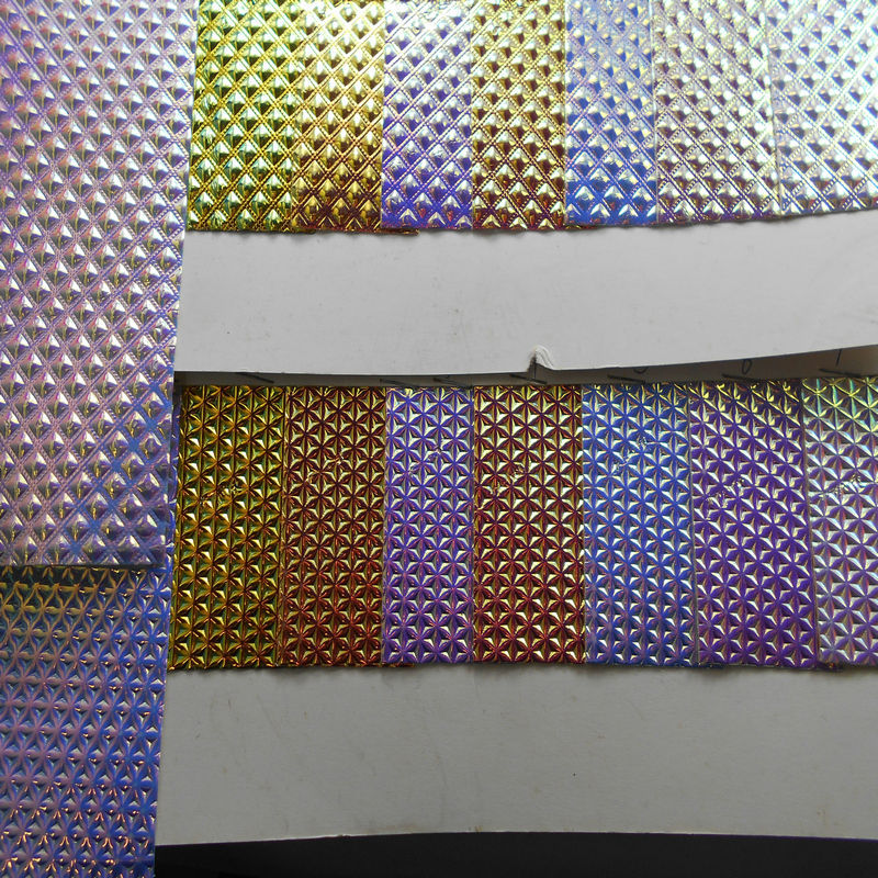 幻彩钻石格子PU皮革 镭射立体正格子金属压纹格仔炫彩人造革面料