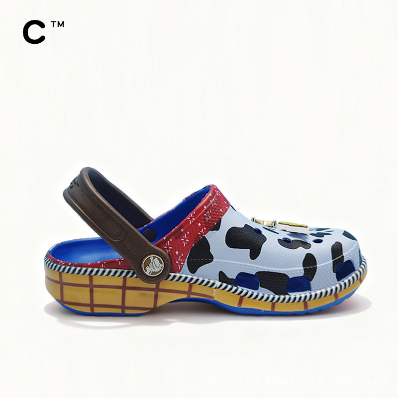 Cross Cow Hoodie Hole Shoes Toy Story Co-Brand Cartoon EVA respirable zapatos de playa casuales resistentes