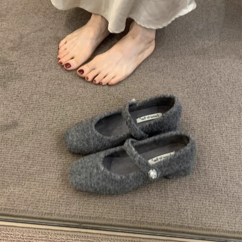 Шерстяные туфли с квадратной головой и неглубоким ртом 2024 зимний французский темперамент элегантный, нежный и бархатный, теплые слова, обувь Мэри Джейн