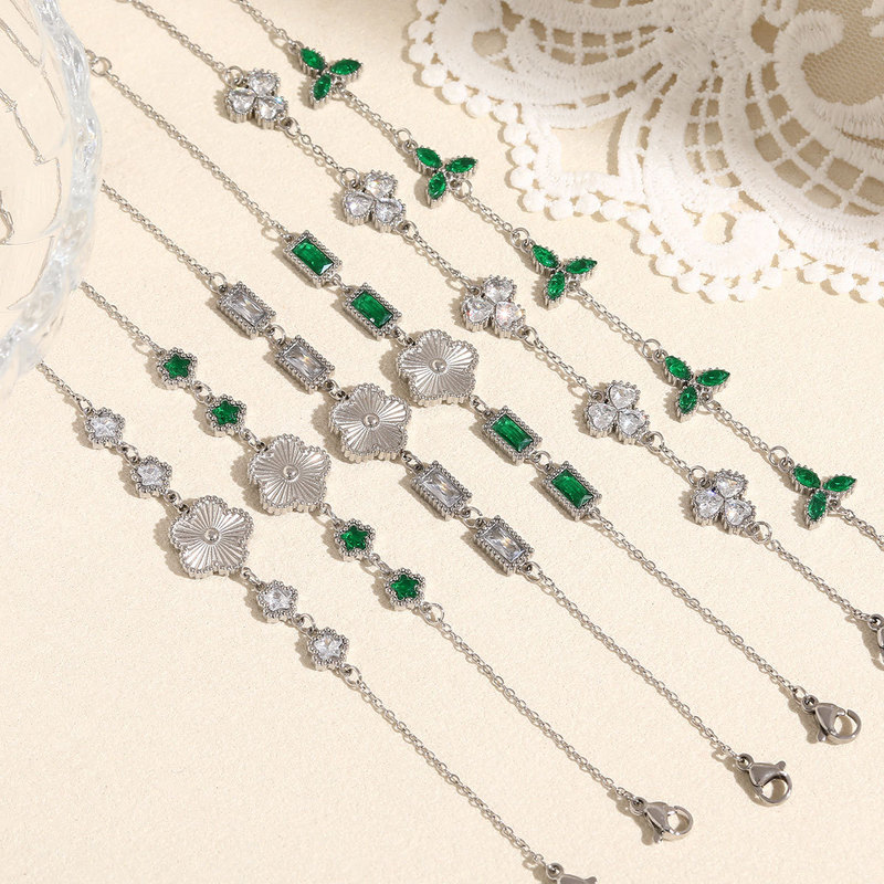 Stainless steel bracelet with vintage diamond and emerald inlay, personalized light luxury titanium steel jewelry for women, suitable for daily shopping Stainless steel bracelet with vintage diamond and emerald inlay, personalized light luxury titanium steel jewelry for women, suitable for daily shopping