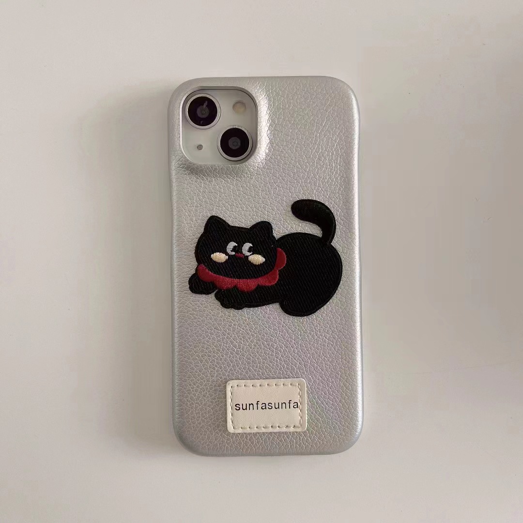 Bordado de cuero plateado pequeño gato negro sf4