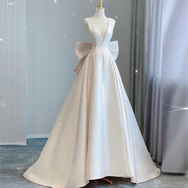 Vintage Satin Wedding Dress Minimalist Style High Quality Elegantly Slimming V Neck Long Train For Women_ecoleips.com