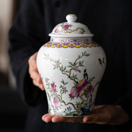 Blue and white porcelain tea can Chinese style retro exquisite blue and white can white tea Pu'er porcelain bottle tea storage can extra large ornament wholesale