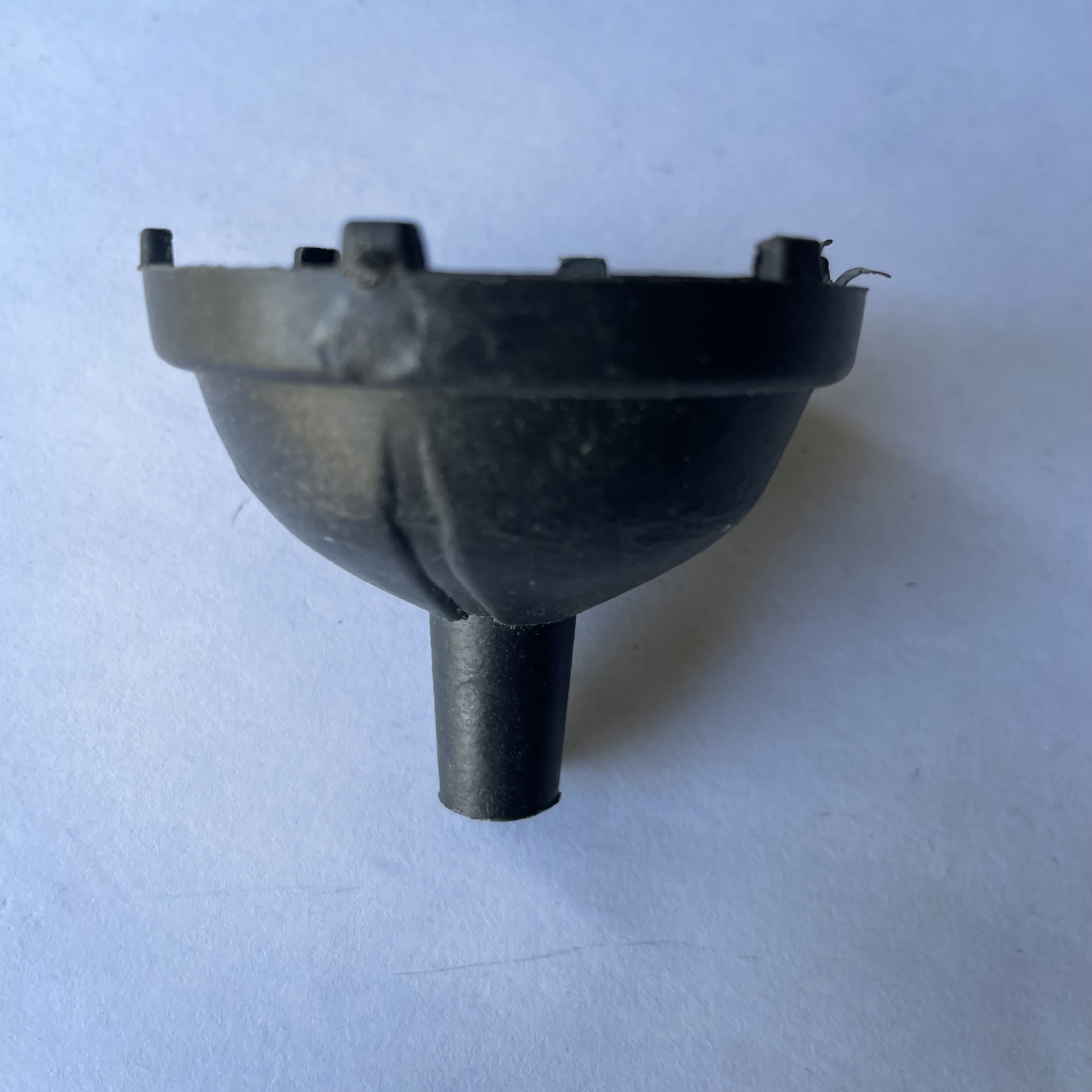 供应黑色嵌铁加重塑料滤网接口插12mm