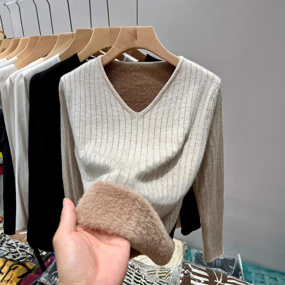 Kaikuo transfronterizo Europa y América Casual plush cuello V camiseta de manga larga suéter de mujer 2025 otoño y invierno Amazon estación independiente
