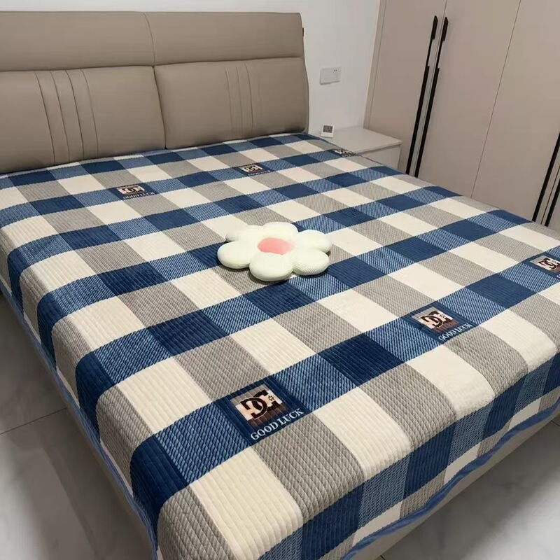 2026 Autumn/Winter New Milk Velvet Bed Cover Mattress Winter Fleece Blanket Non-Slip Thickened Blanket Quilted Bed Sheet
