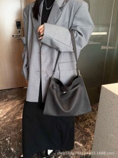 One-shoulder bag, capacious shoulder bag, genuine leather