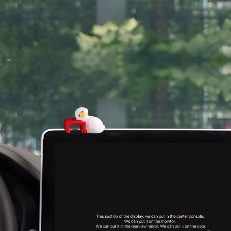 Lindo y cansado pato, pequeño pato blanco, tarjeta de estacionamiento de coche, consola central de coche de escritorio, decoración de pantalla de computadora
