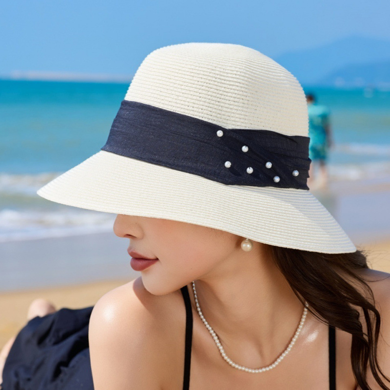 Cappello da pescatore da donna in rafia, paglia e perle stile Hepburn, elegante e protettivo dal sole, ideale per la spiaggia e le gite estive._voghion.com
