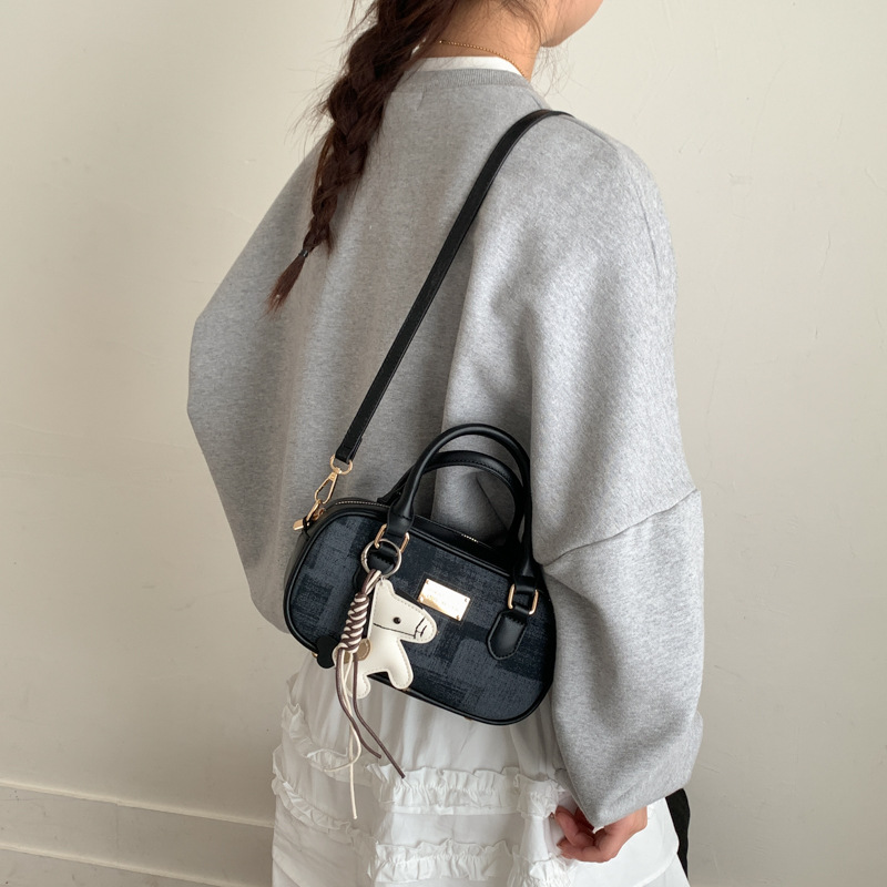 Nicho de diseño de bolso de mano Boston 2026 nuevo bolso de mujer simple sensación diaria de moda bolso de viaje image 3
