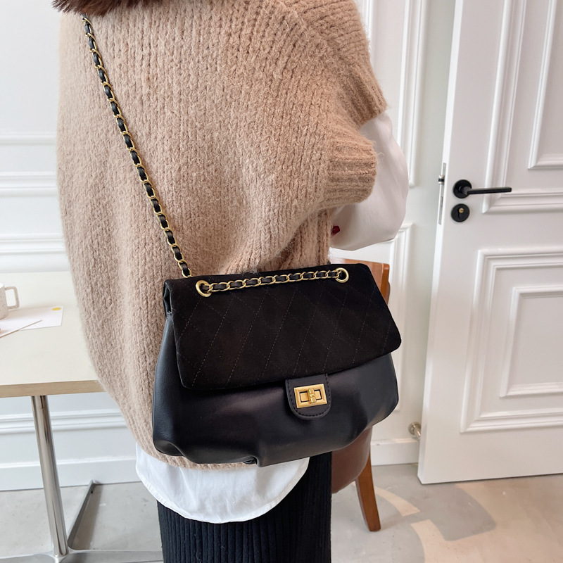 Fashion Large-capacity Contrast Color Rhombus Chain Shoulder Bag Wholesale Nihaojewelry display picture 1