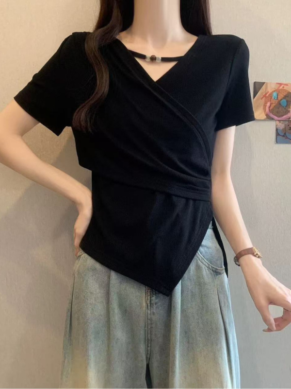グリーン不規則なVネック半袖Tシャツレディース2025年夏新作ウエスト痩身ニッチ美しいシックなショートトップ|undefined
