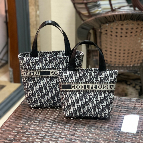 New is Korean style portable cosmetic bag, toiletry bag, cosmetic bag, women's bag, mommy bag, work lunch box bag, small tote bag