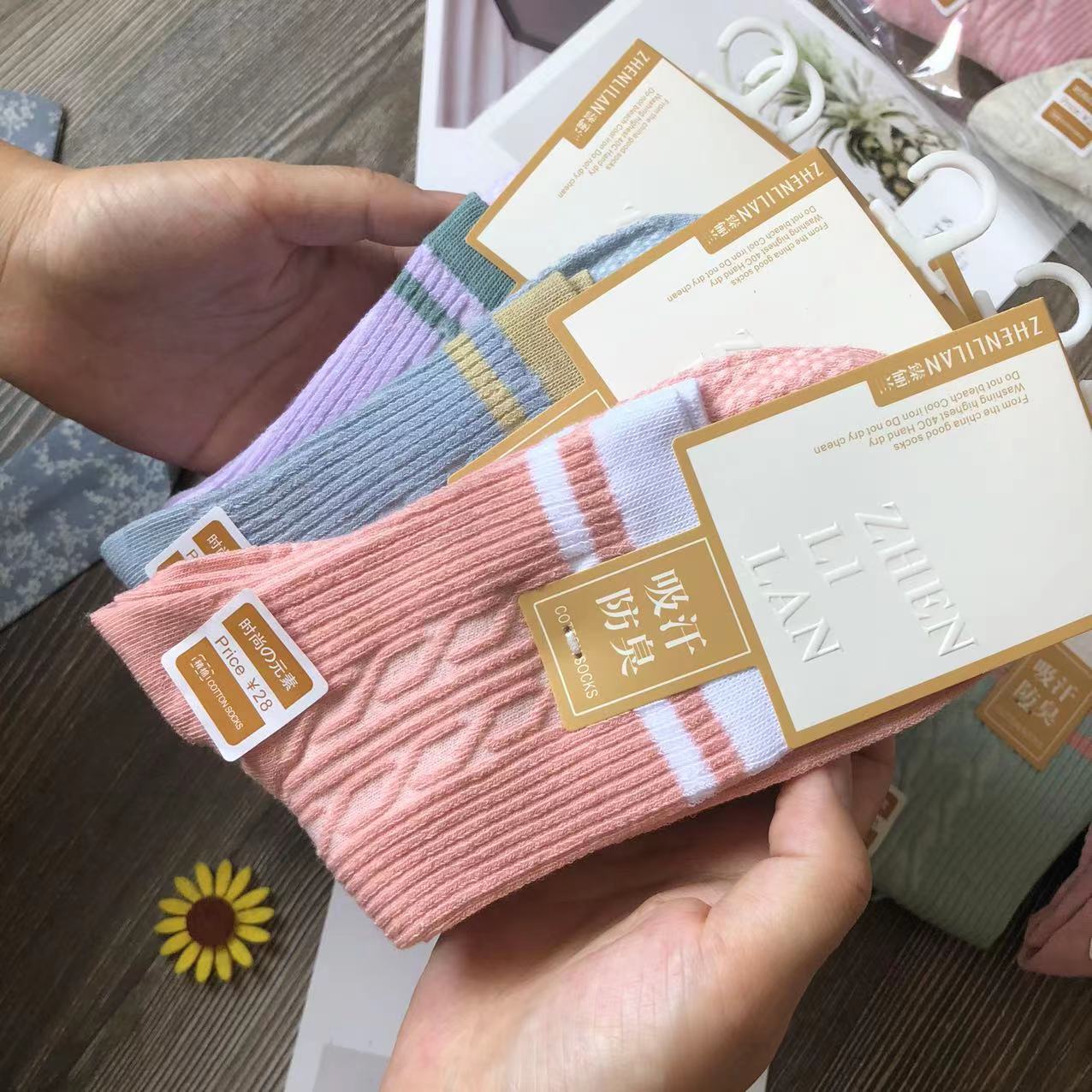 Cotton Fabric Type Unisex Fashion Solid Color Cotton Crew Socks