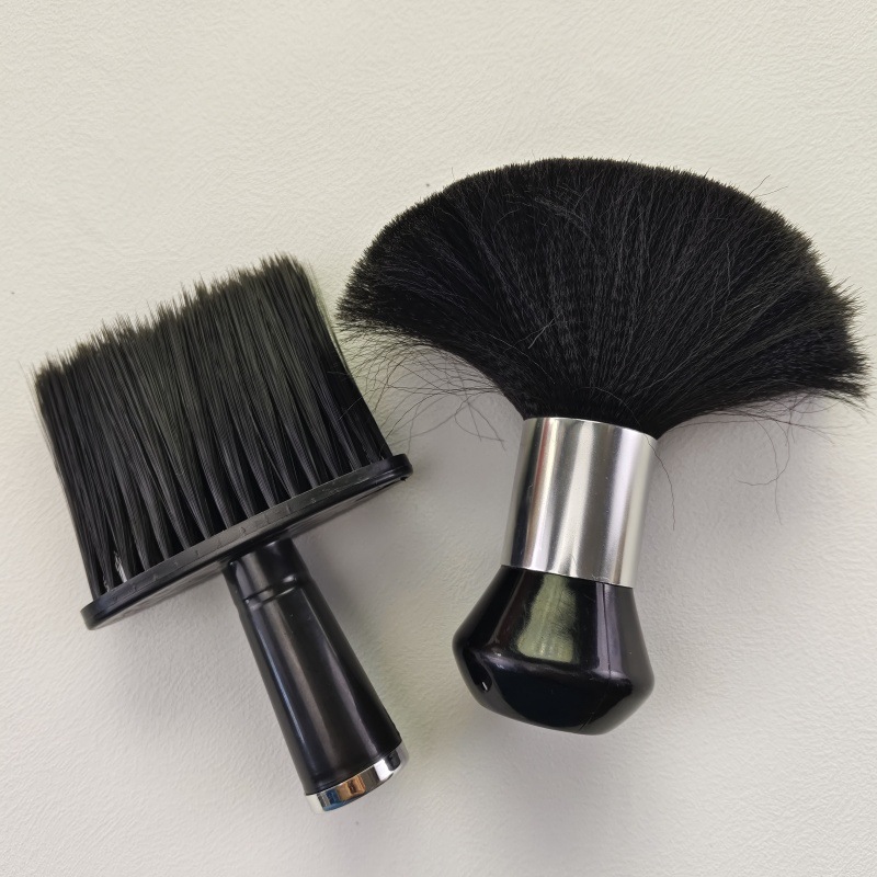 밝은 검정색 + 브러시