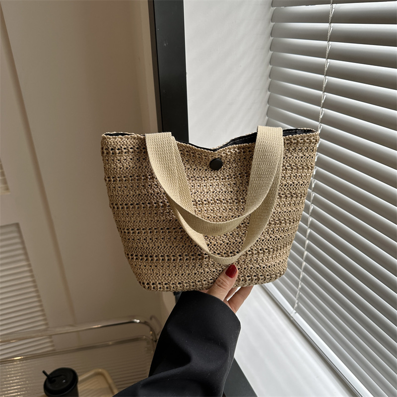 Paja tejida de gran capacidad temperamento bolsas de mano de verano 2024 nueva bolsa de ocio de estilo extranjero este año popular bolsas de cubo de hombro