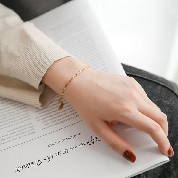 Simple Super Flash Ripple Slim Minimalist Naked Chain Lip Bracelet Women's Cold Style Niche Design Non-fading Bracelet
