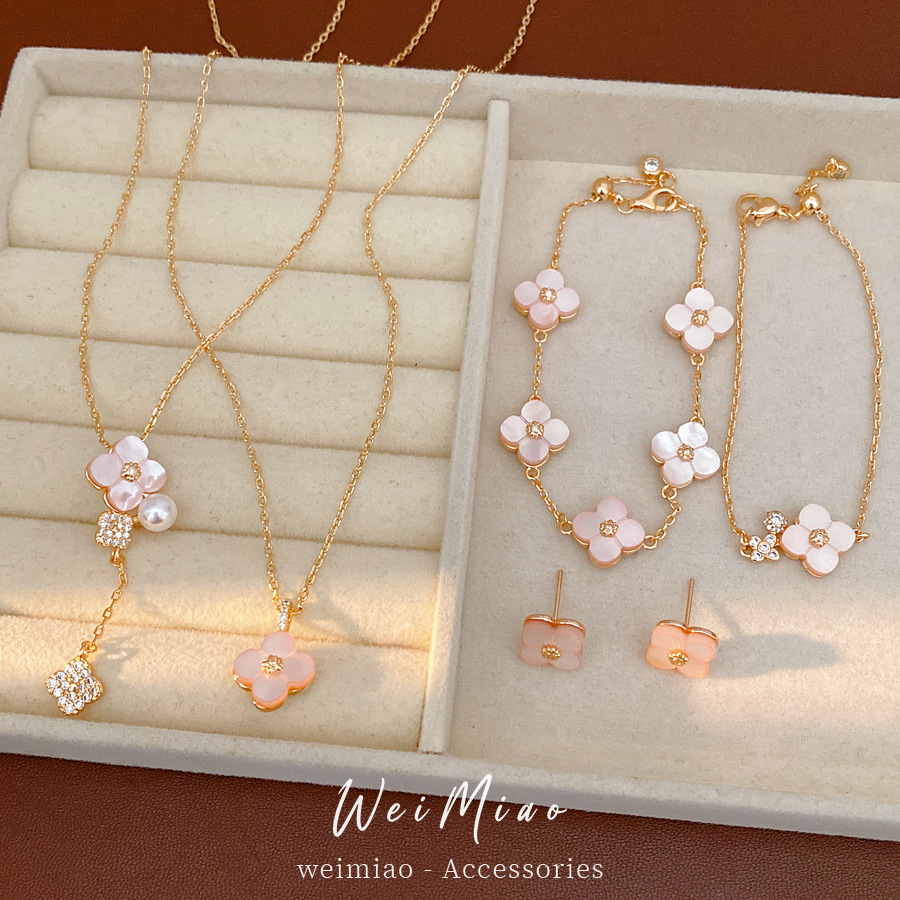Flores de cerezo polvo de rosa de rosa de piedra collar ligero de lujo nicho de alto nivel sensación de cadena de clavícula dulce viento pequeño conjunto de joyas frescas