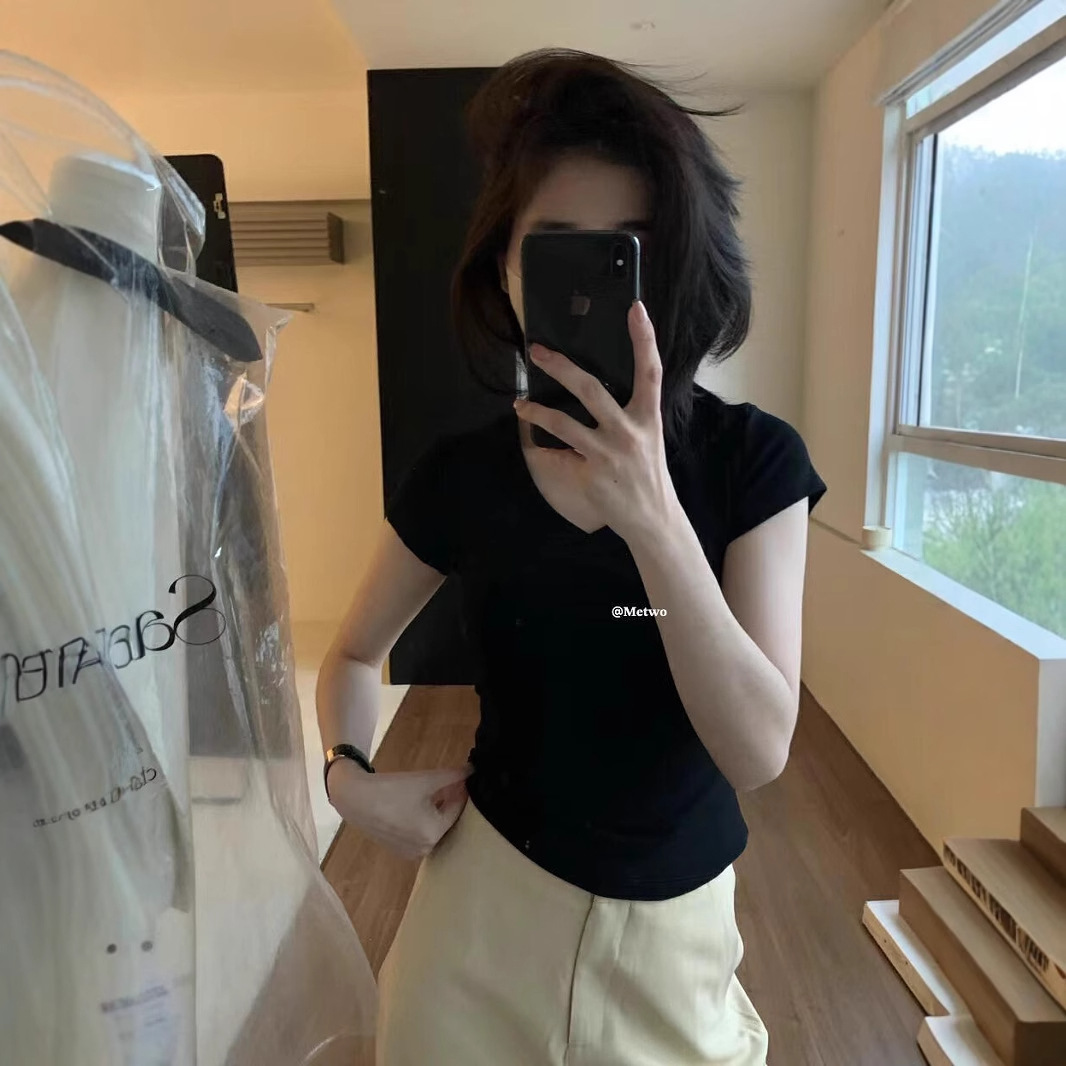 Hers 2025 verano delgado estilo minimal elástico delgado y agradable para la piel todo fósforo con cuello en V camiseta de manga corta top de mujer 20915