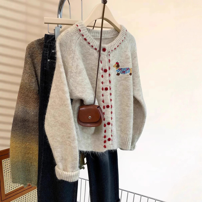 Apricot Puppy Thickeneded Round Neck Knitted Cardigan for Women Autum 2025 New Design Soft Waxy Sweater Jacket