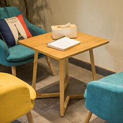北欧の小さなアパートのモダンでシンプルな無垢材のコーヒーテーブル和風サイドテーブルラウンド小さなテーブルティーリビングルームコーヒーストレージ