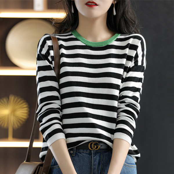 Base body-friendly demi-season autumn sweater