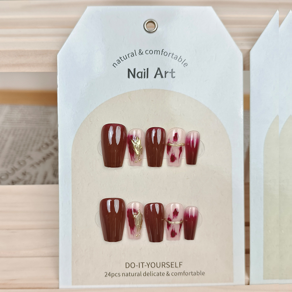 Arte de uñas al por mayor para Año Nuevo, arte de uñas hecho a mano con tendencia nacional roja del Año de la Serpiente, pegatinas de uñas con efecto ojo de gato y fuegos artificiales con un toque de alta gama.