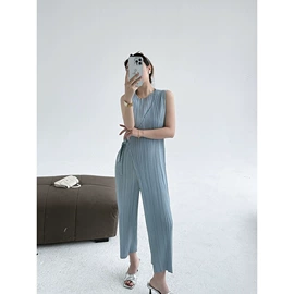 连衣裙;女式T恤;时尚休闲套装