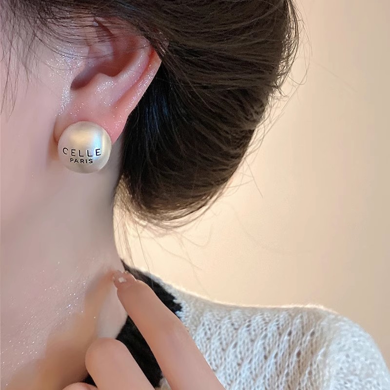 S925 aguja de plata elegante pendientes de nicho femenino diseño de gama alta pendientes populares pendientes de perlas pendientes únicos al por mayor