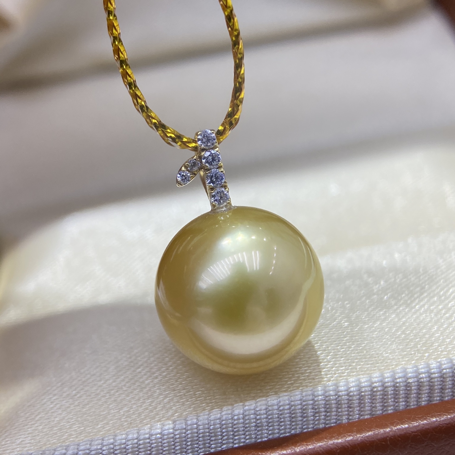 海水珍珠南洋金珠12-13mm18K金简约款吊坠完美无瑕正圆中金色泽顶