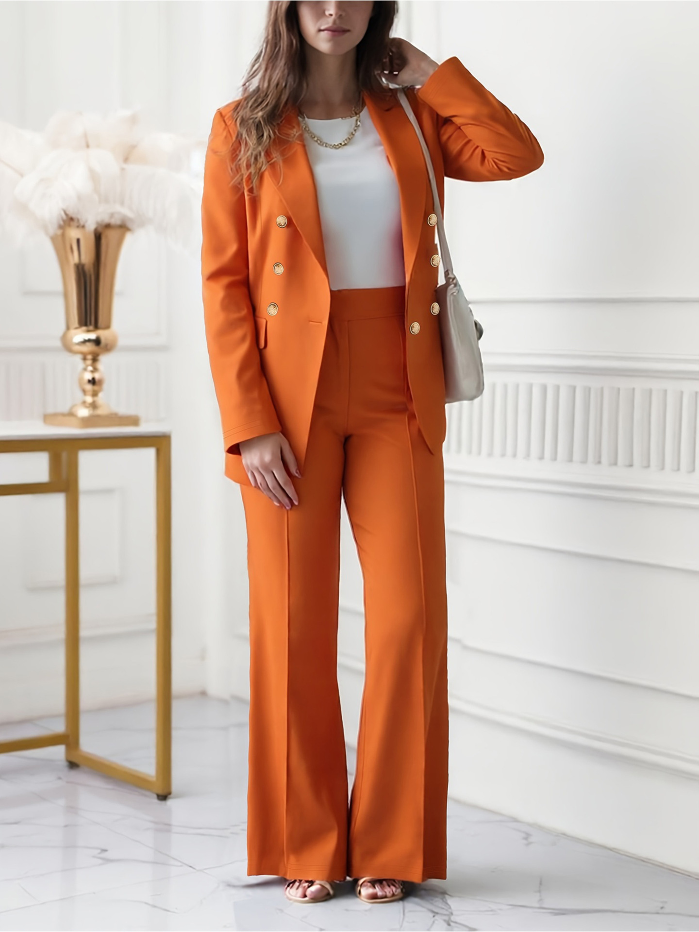 Dameskleding: effen blazer met knoopsluiting, hoge taille, flatterende broek, formele pakset_voghion.com