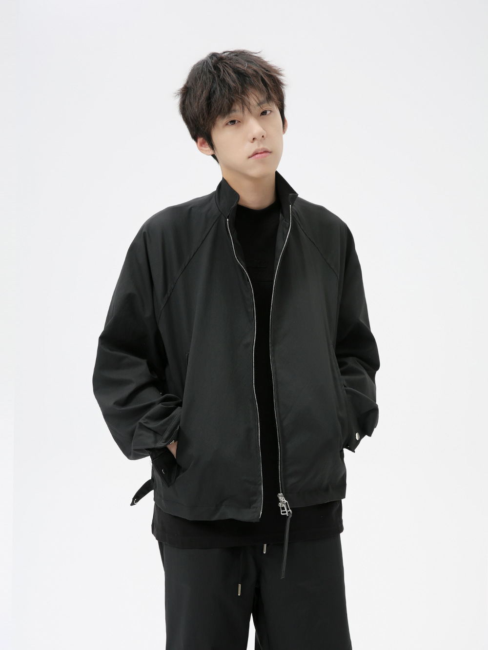 MTLCLOTHES Hombres| 2024 otoño nuevo producto simple herramienta de viaje chaqueta con cremallera pantalones de color sólido conjunto