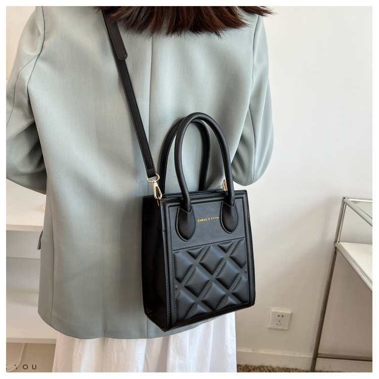 2022 جديد الرجعية نمط لون نقي الكتف Crossbody صغيرة مربع حقيبة display picture 2