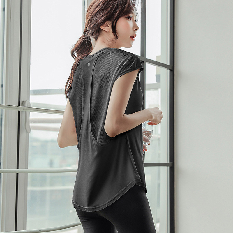 검은 색 짧은 소매