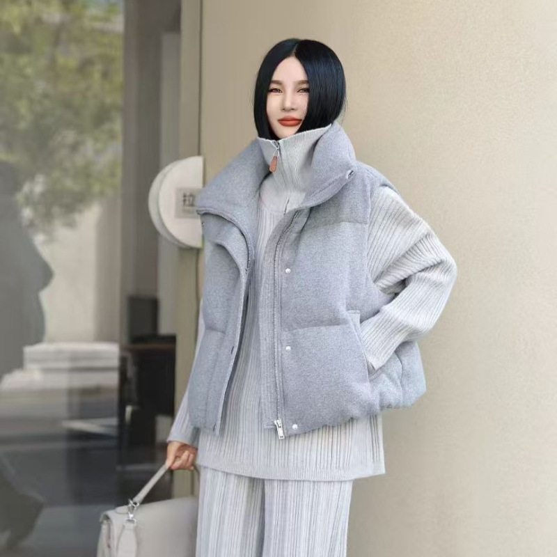 MC同款2025冬季新立领短款90羽绒服马甲加厚外套女|undefined