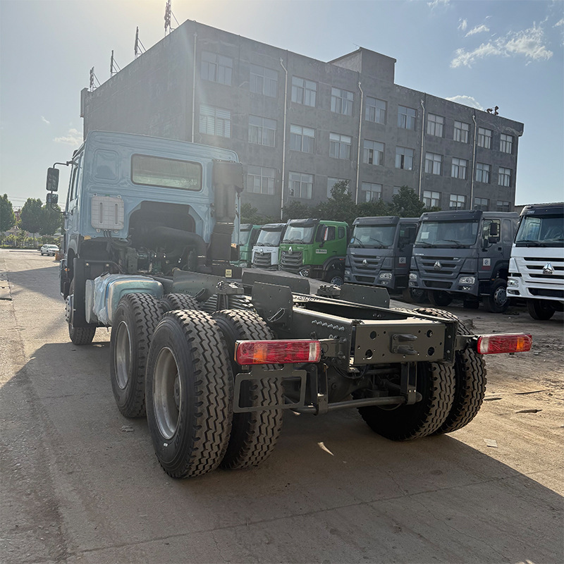 Cross-border heavy-duty HOWO tractor truck, eight-wheel tractor truck, 375 horsepower, for port and dock transportation Cross-border heavy-duty HOWO tractor truck, eight-wheel tractor truck, 375 horsepower, for port and dock transportation