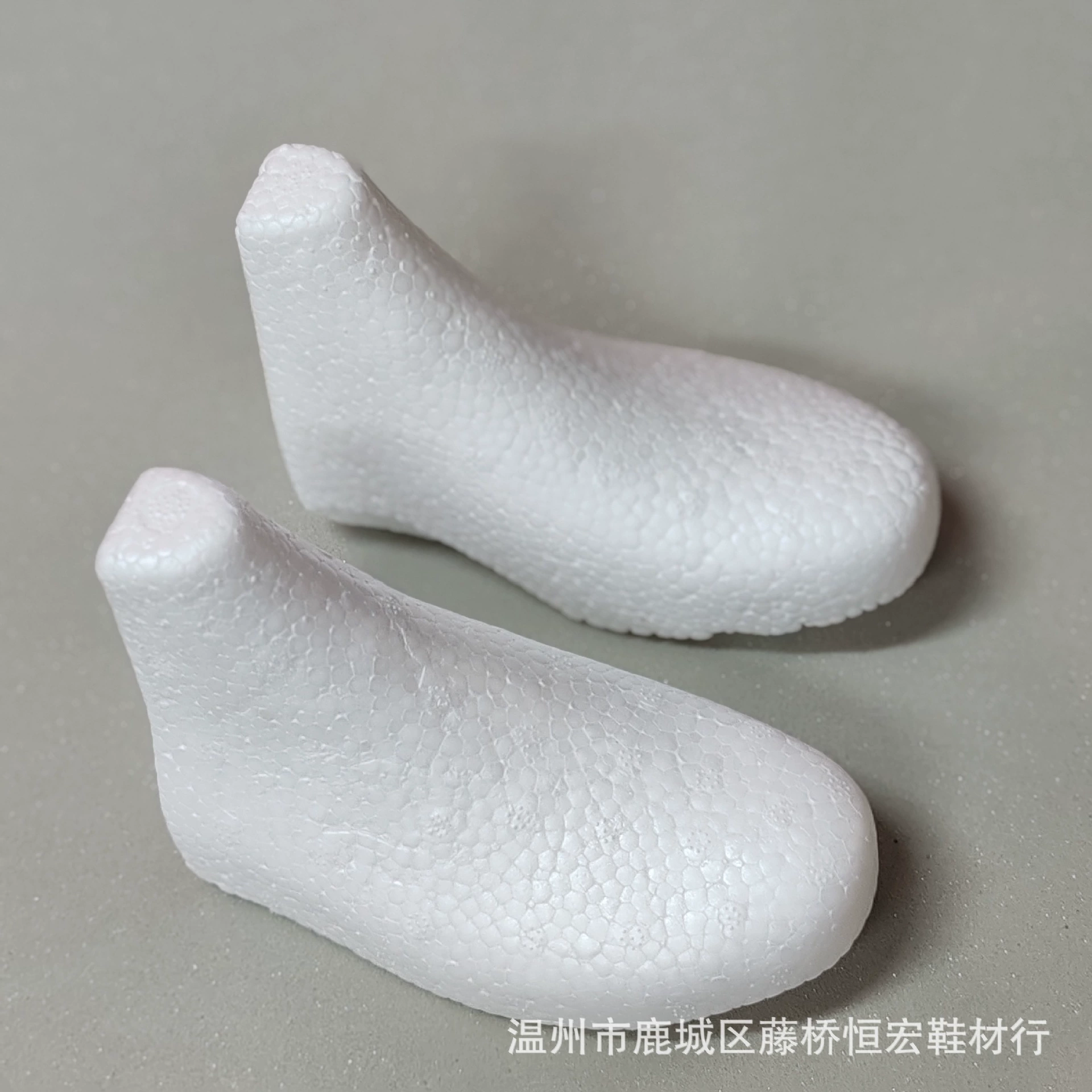 Производитель поставляет новые женские ботинки Martin, носилки для обуви из белой пены, форма для ног из пенопласта, подкладка для обуви, срок обуви