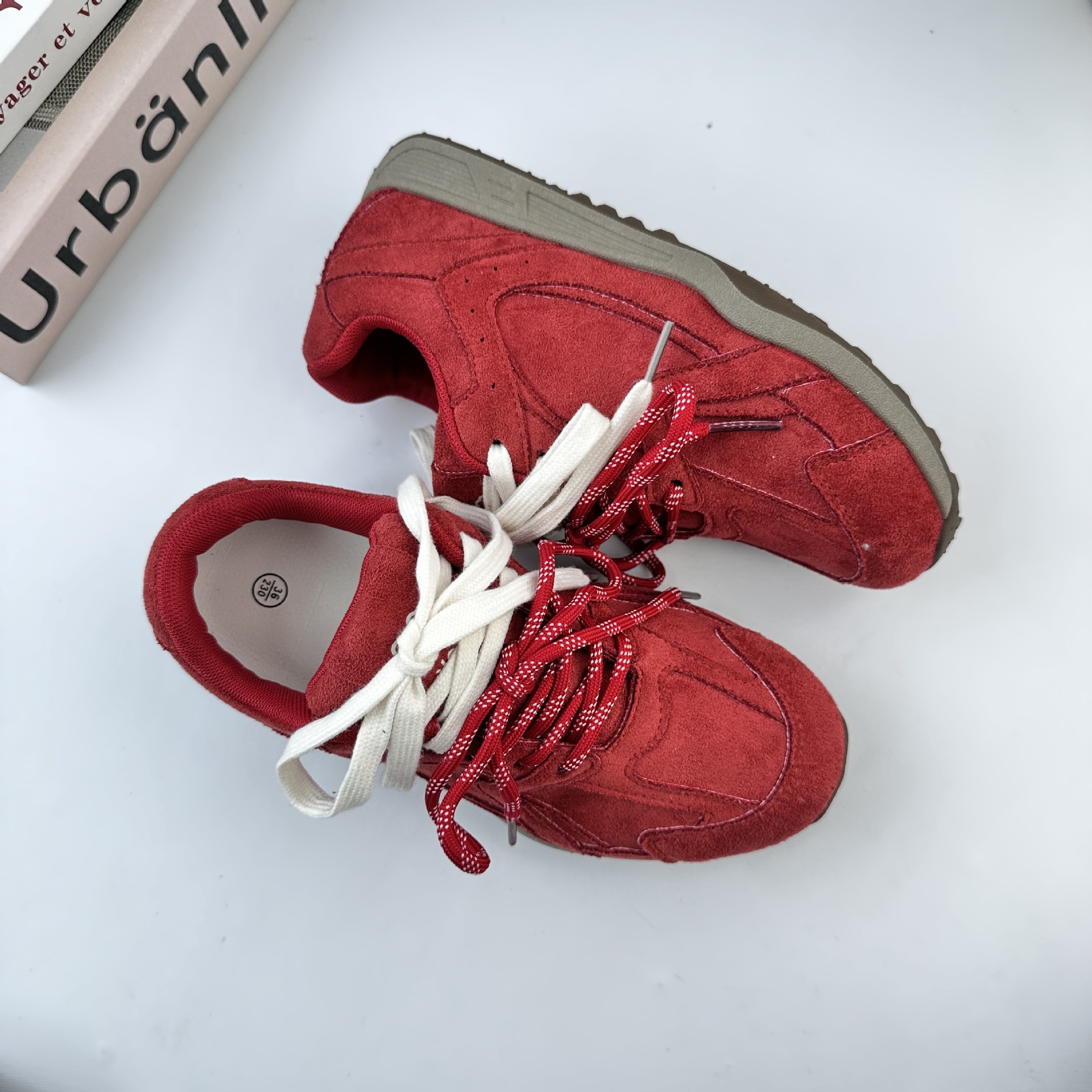 Yuanbo 2025 otoño nuevos estudiantes pequeños zapatos blancos universales de mujer coreana Agan De-Trainer zapatos de mujer Harajuku