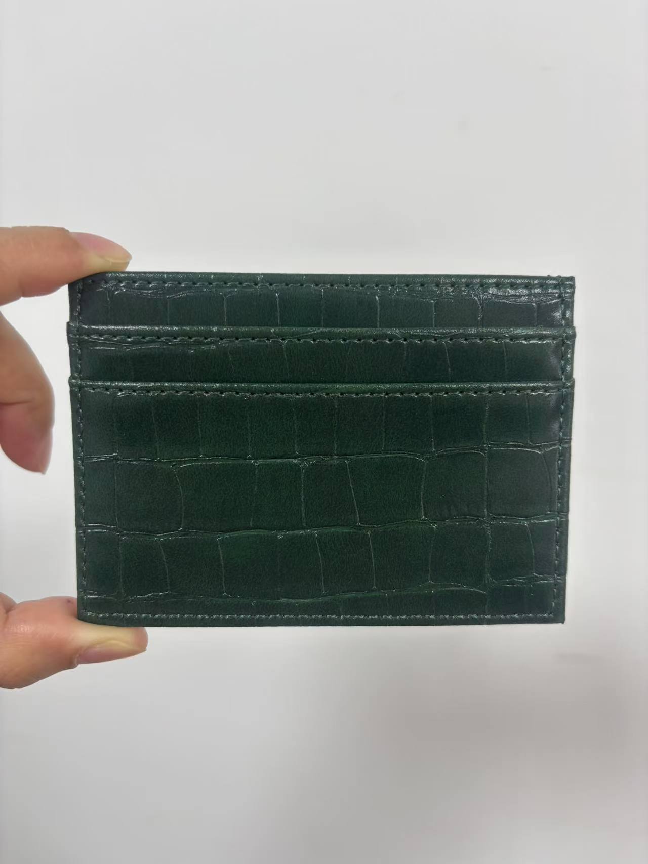 짙은 녹색 악어 무늬