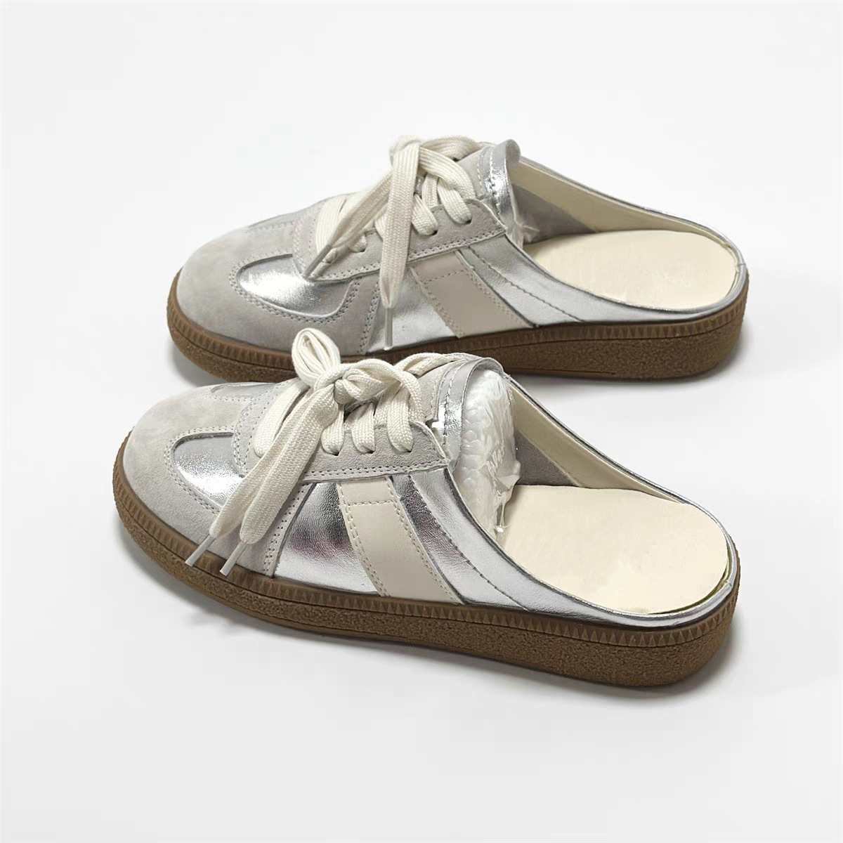Sports fashionable white sneakers flat for leisure
